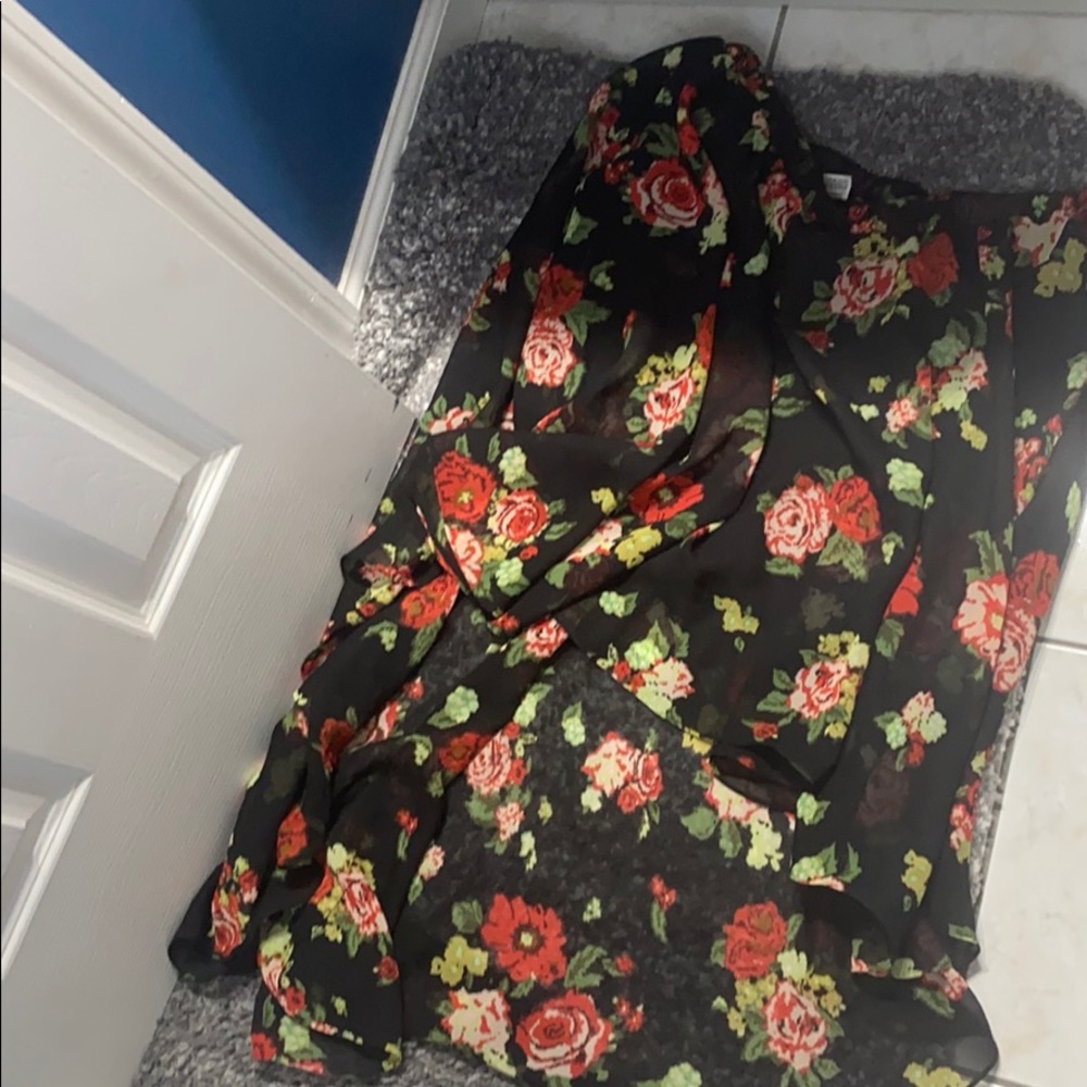 Floral low high skirt.